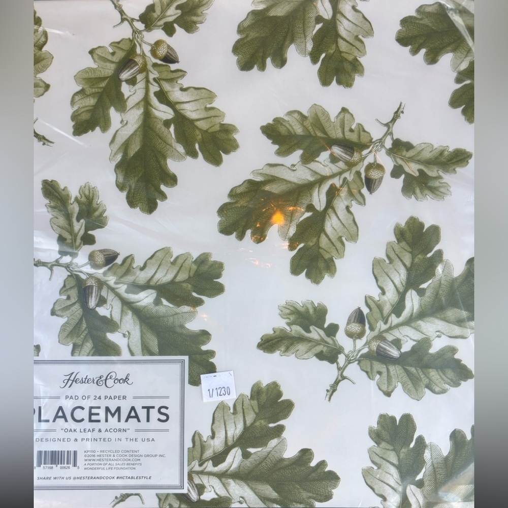Placemats Hester & Cook. Oak Leaf & Acorn. Pad of 24 paper. 18" x 12"
